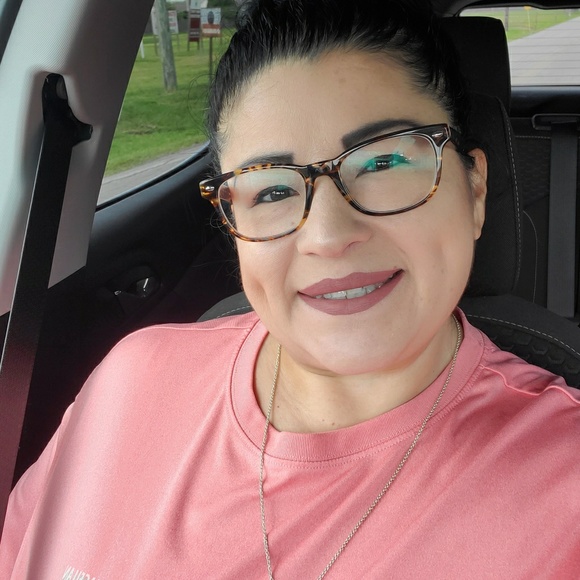 Meet your Posher, Leticia - Picture 1 of 1